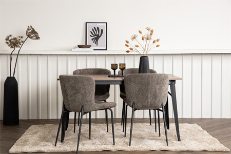 table de repas rectangulaire et chaises marron bouclé
